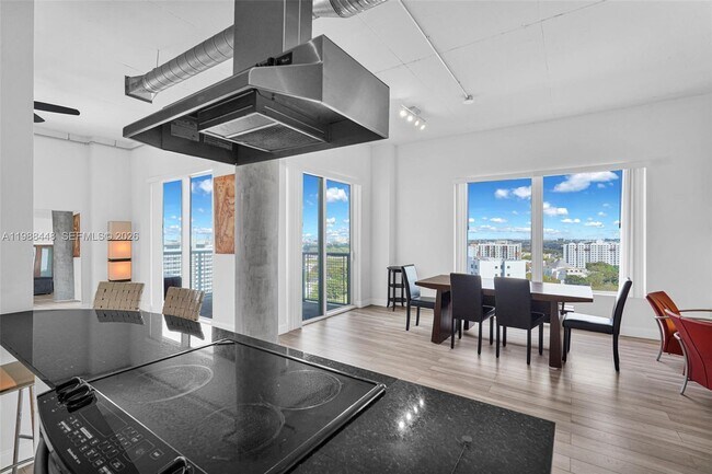 Building Photo - 10 SW South River Dr