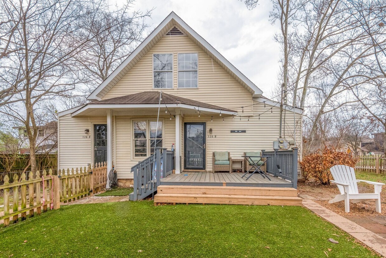 Primary Photo - 2 Bed/1 Bath Duplex in the Heart of Sylvan...