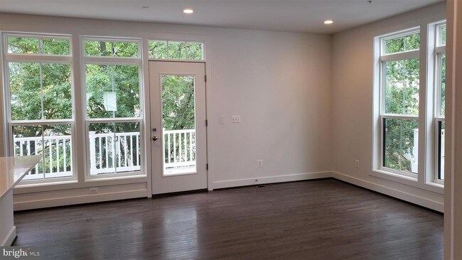 Foto del edificio - 2651 McComas Ave