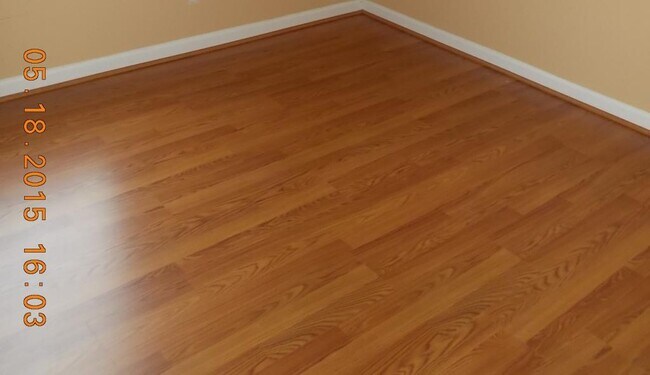 Foto del edificio - 219 Highland Blvd Unit 2