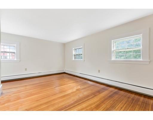 Building Photo - 127 Farm St