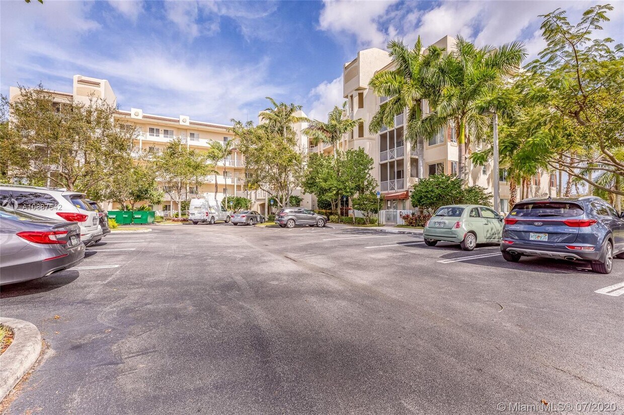 3600 Oaks Clubhouse Dr Unit 302, Pompano Beach, FL 33069 Condo for