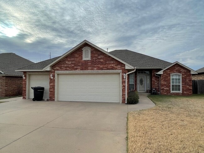 RENT 2 OWN 1,902 sqft - Moore Schools 4/2 - Move In Ready - RENT 2 OWN 1,902 sqft - Moore Schools 4/2 - Move In Ready House