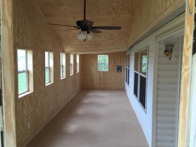 Building Photo - 18546 Lister Ct