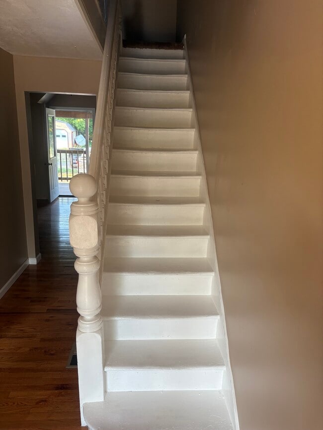 Building Photo - 644 West End Ave