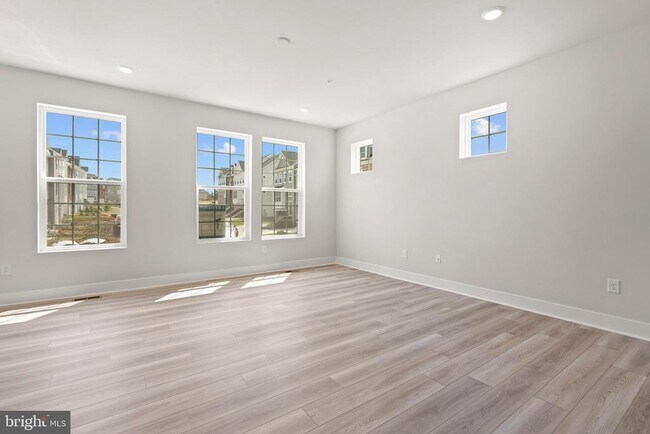 Foto del edificio - 7736 Meander Ct S