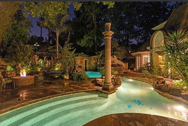 Foto del edificio - 2819 Cedar Woods Pl