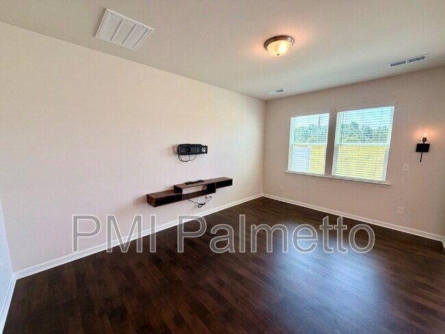 Foto del edificio - 1074 Cornelia St