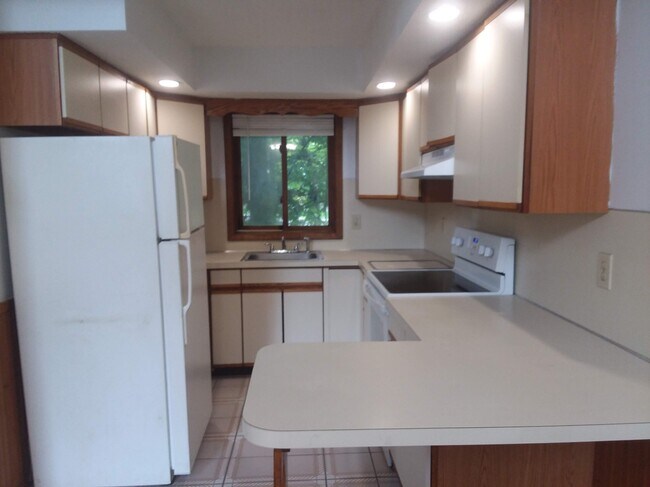 Kitchen - 5209 Sundew Ter