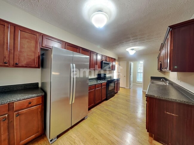 Building Photo - 5110 Salem Dr