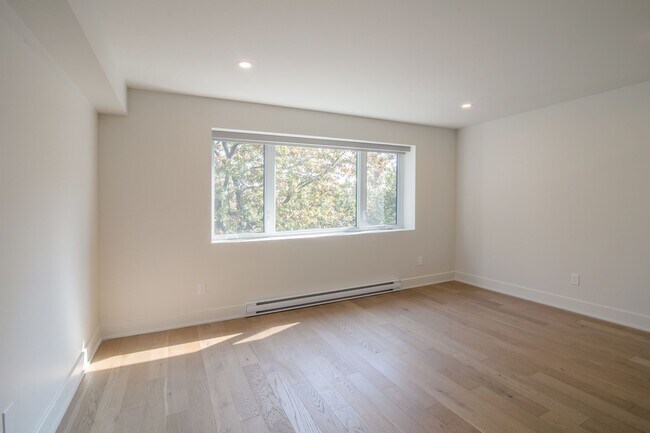 Building Photo - 37 Av. Roosevelt