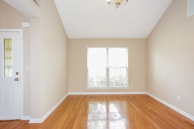 Foto del edificio - 6257 Saddletrail Dr