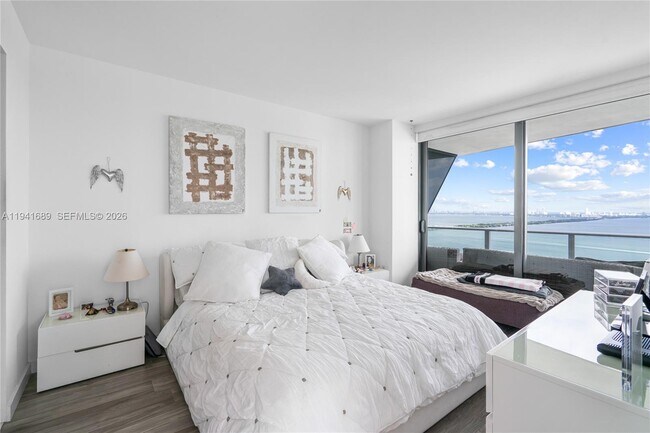 Foto del edificio - 460 NE 28th St