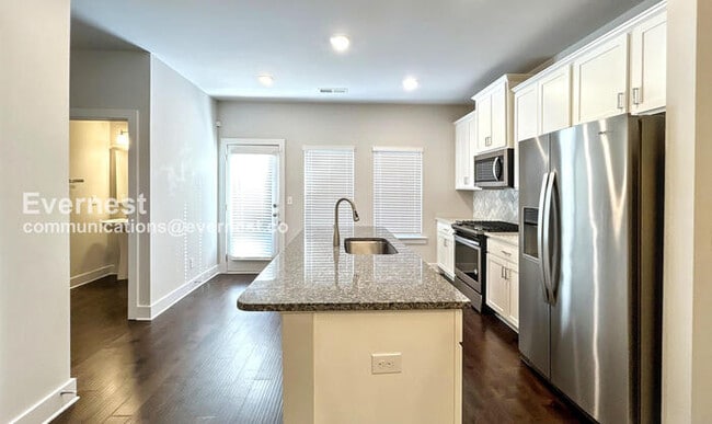 Building Photo - 3 Bed/3.5 Bath Townhome with Garage / Pet-...