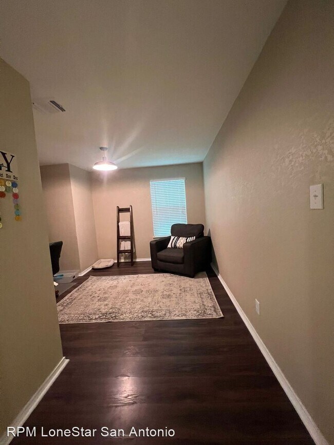 Building Photo - 3 br, 2.5 bath House - 2614 Green Leaf