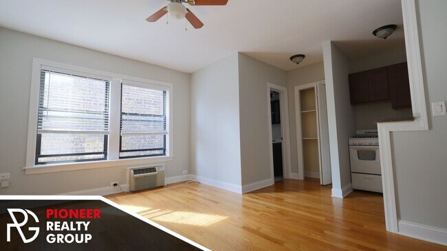 Building Photo - 837 W Wolfram St