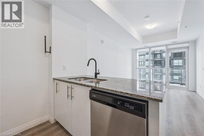 Building Photo - 108 Garment St