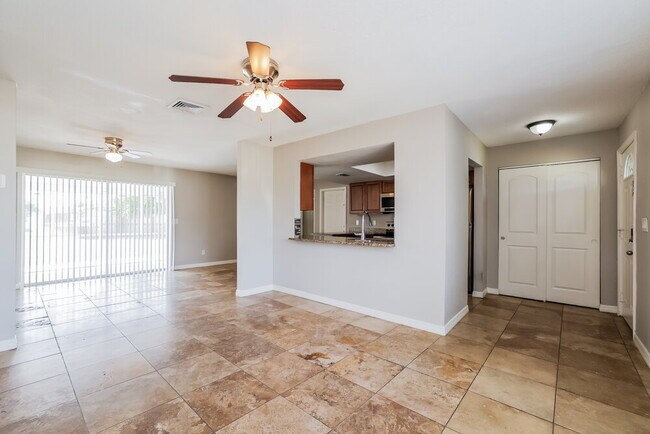 Building Photo - 3520 SE 5th Ave