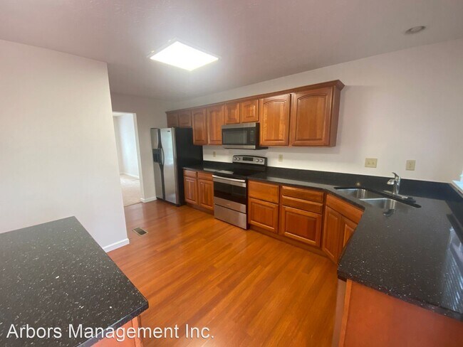 Building Photo - 3 br, 2.5 bath House - 4205 Ivanhoe Dr
