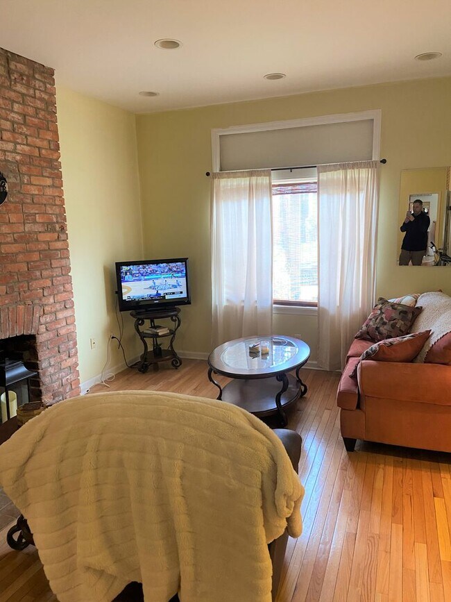 Foto del edificio - 5552 Avondale Pl