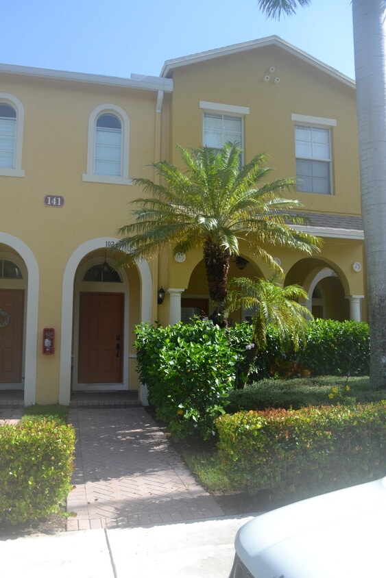 141 Seagrape Dr Unit 102, Jupiter, FL 33458 Condo for Rent in Jupiter