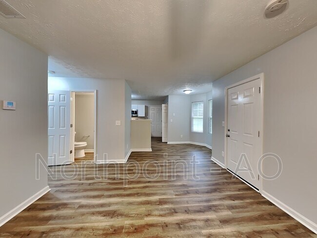 Building Photo - 130 Railside Dr