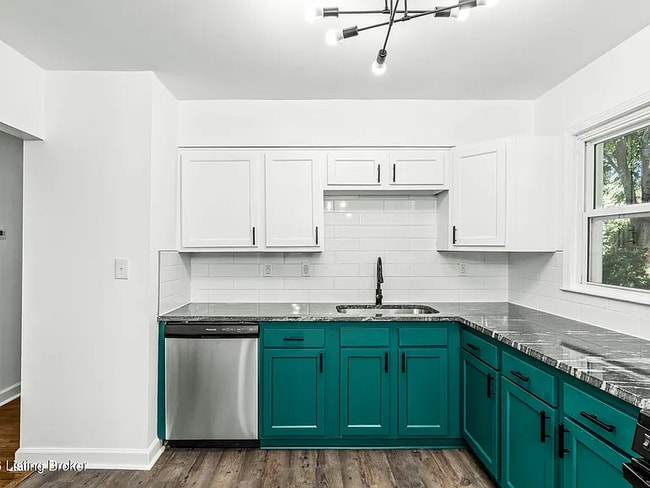 Building Photo - 1119 Ireland Dr