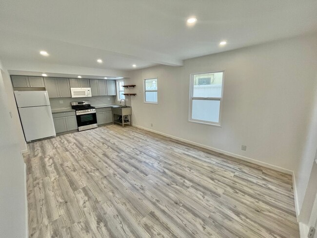 Building Photo - Stunning Ocean & Bay View Two-Story Home on the Long Beach Peninsula