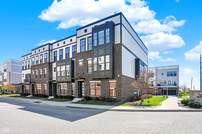 Building Photo - 9727 District N Dr