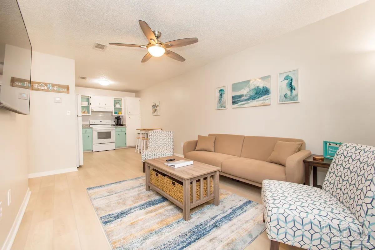 Foto principal - 1301 Redwood Ln