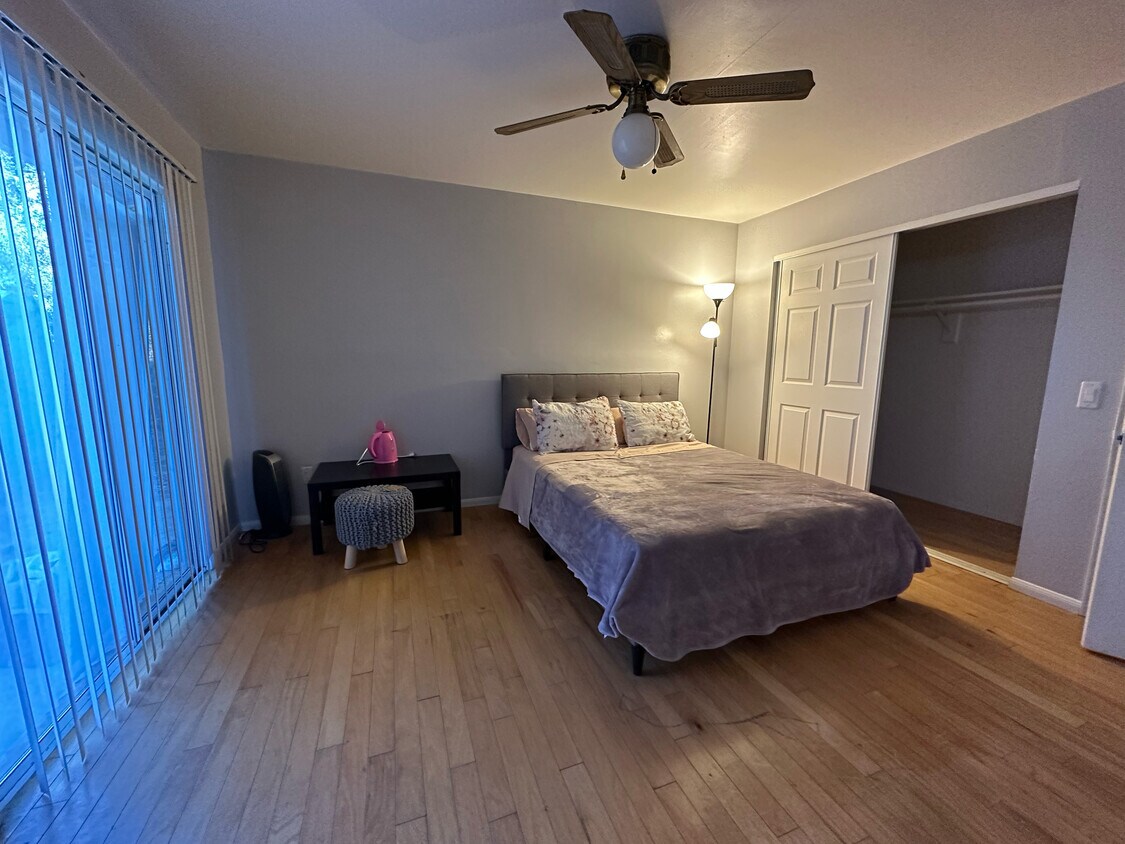 3131 Floral Ave Unit MasterBedroom, Riverside, CA 92507 Apartments in