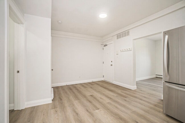 Building Photo - 13 Pinehurst Av