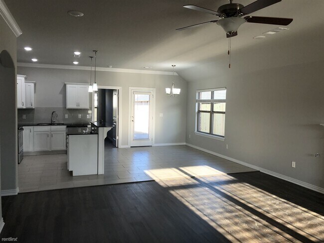 Building Photo - 3 br, 2 bath House - 560 Holly Street