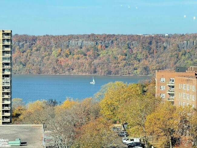 Foto del edificio - 640 W 237th St