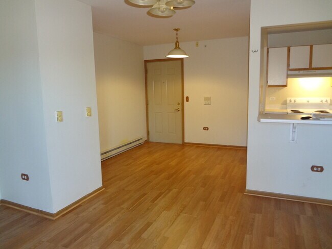 Foto del edificio - 1490 Spring Brook Ct