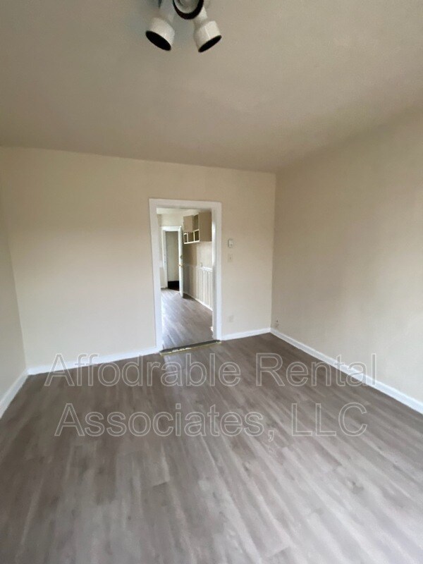 116 W Kassner Pl Unit Upper, Milwaukee, WI 53204 Condo for Rent in