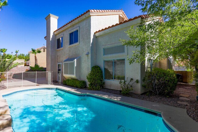 Building Photo - Beautiful, Well Kept, North Summerlin Pool...