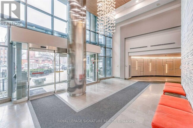 Photo du bâtiment - 373 Front St W