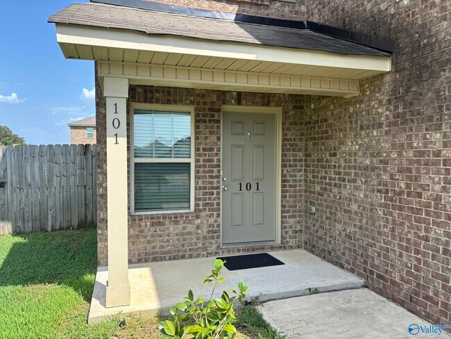 Foto del edificio - 101 Winstead Cir