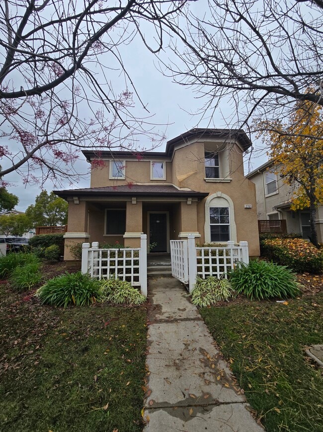 Building Photo - 2761 Whitney Dr