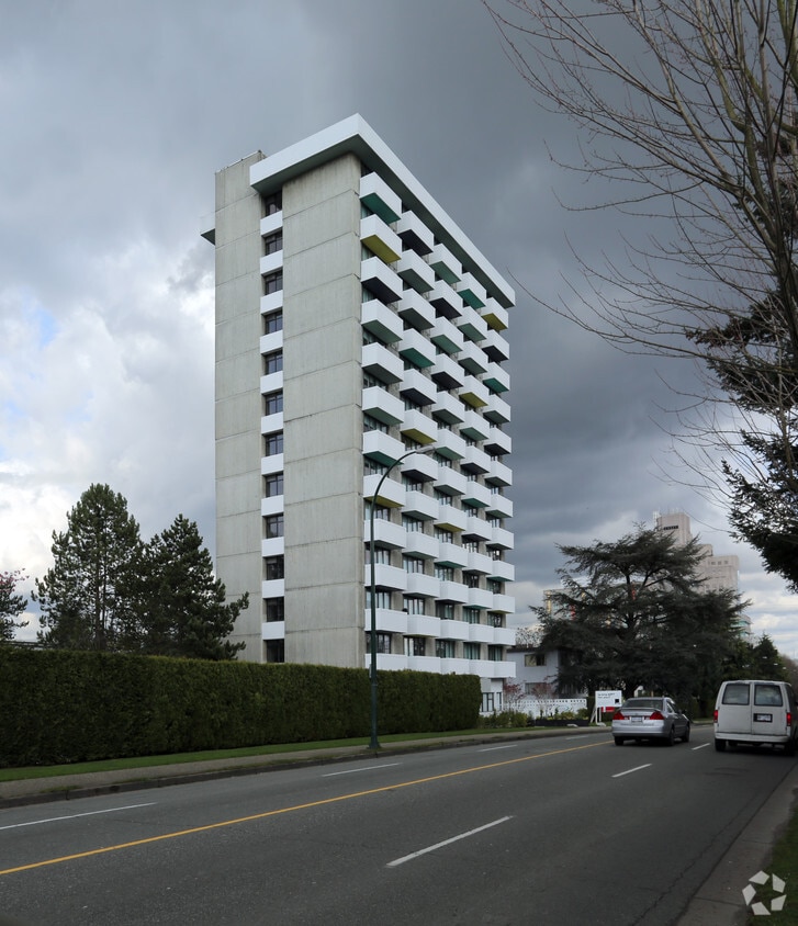 Building Photo - APT