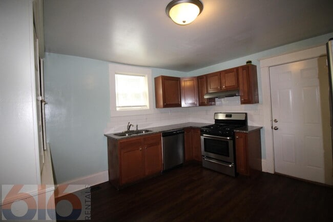 Foto del edificio - 241 Valley Ave NW