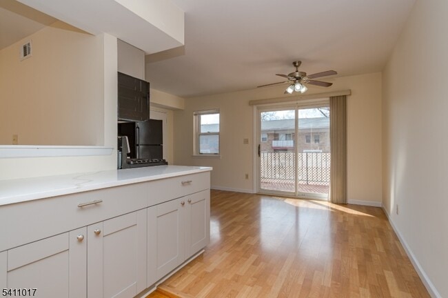 Building Photo - 161 Evergreen Rd