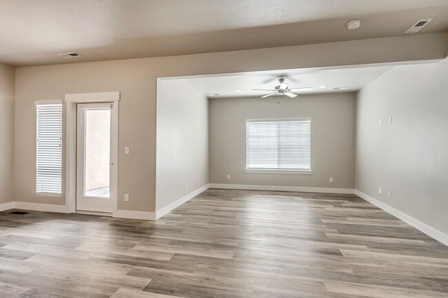 Foto del edificio - 3 Bed Townhome - Provo's Southeast Bench