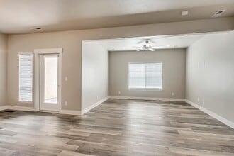 Building Photo - 1683 Aspen Loop
