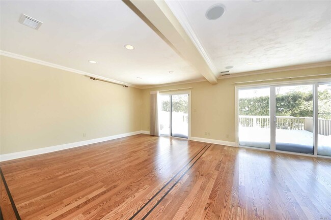 Building Photo - 11 Maple Run Dr