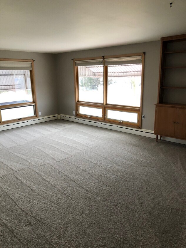 Family Room - W63N139 Washington Ave