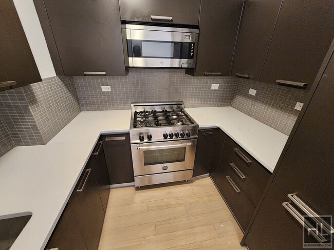 Building Photo - Beautiful 3-BR in Murray Hill