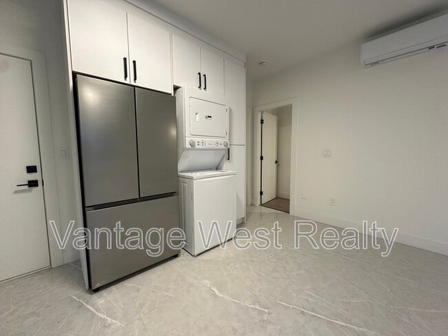 Building Photo - 3757 Astoria Dr