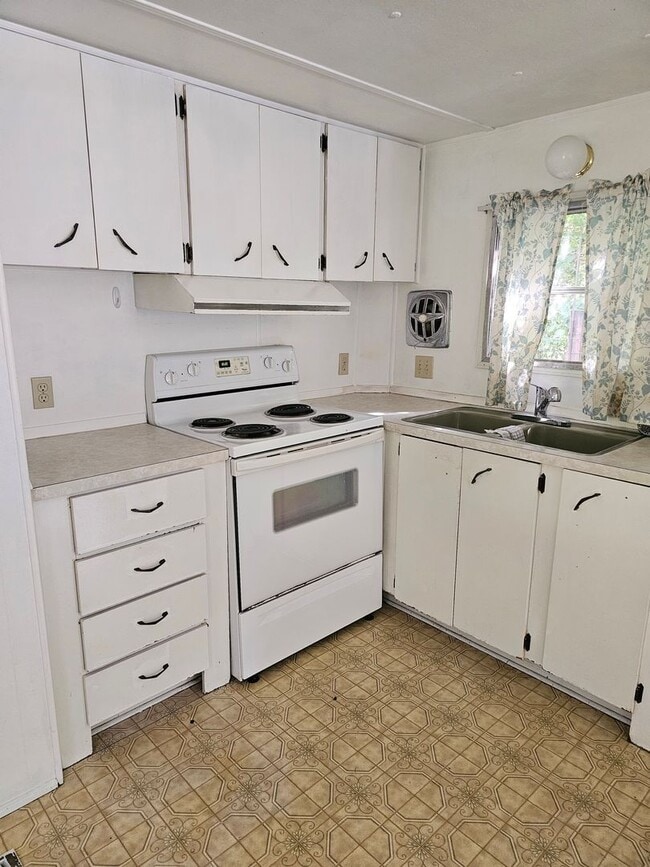 Building Photo - Cute 1BED/1BATH Available now!